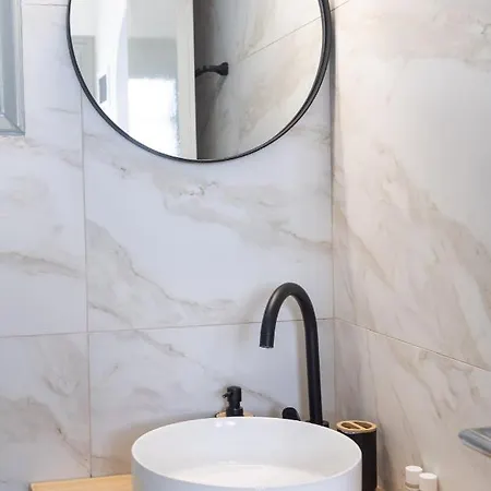 Navi B3 Brand New In Apartment *