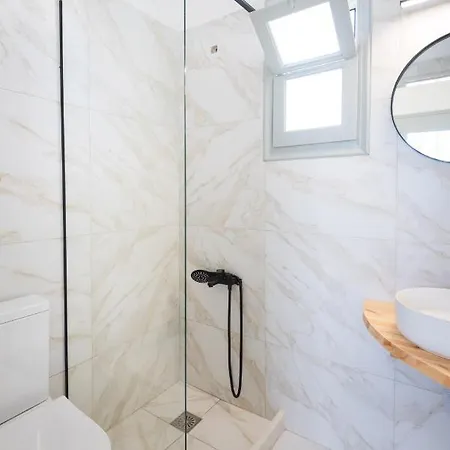 Navi B3 Brand New In Naousa (Paros)